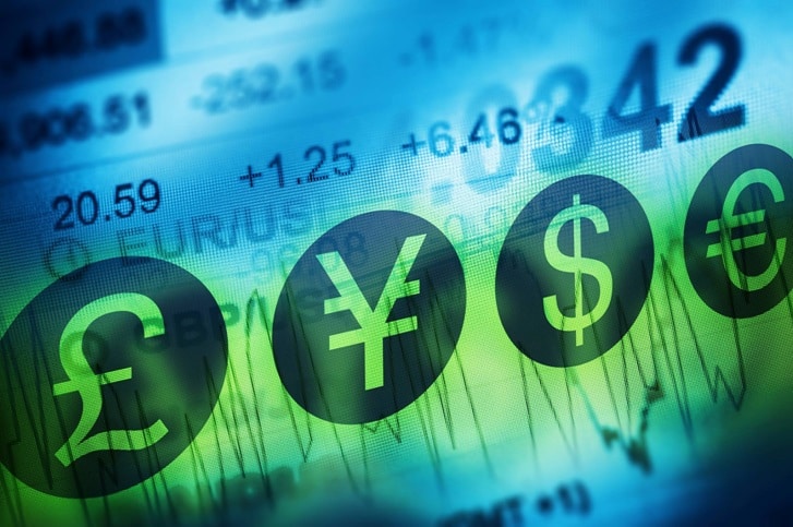 Czym różni się społecznościowa wymiana walut od kantoru online?